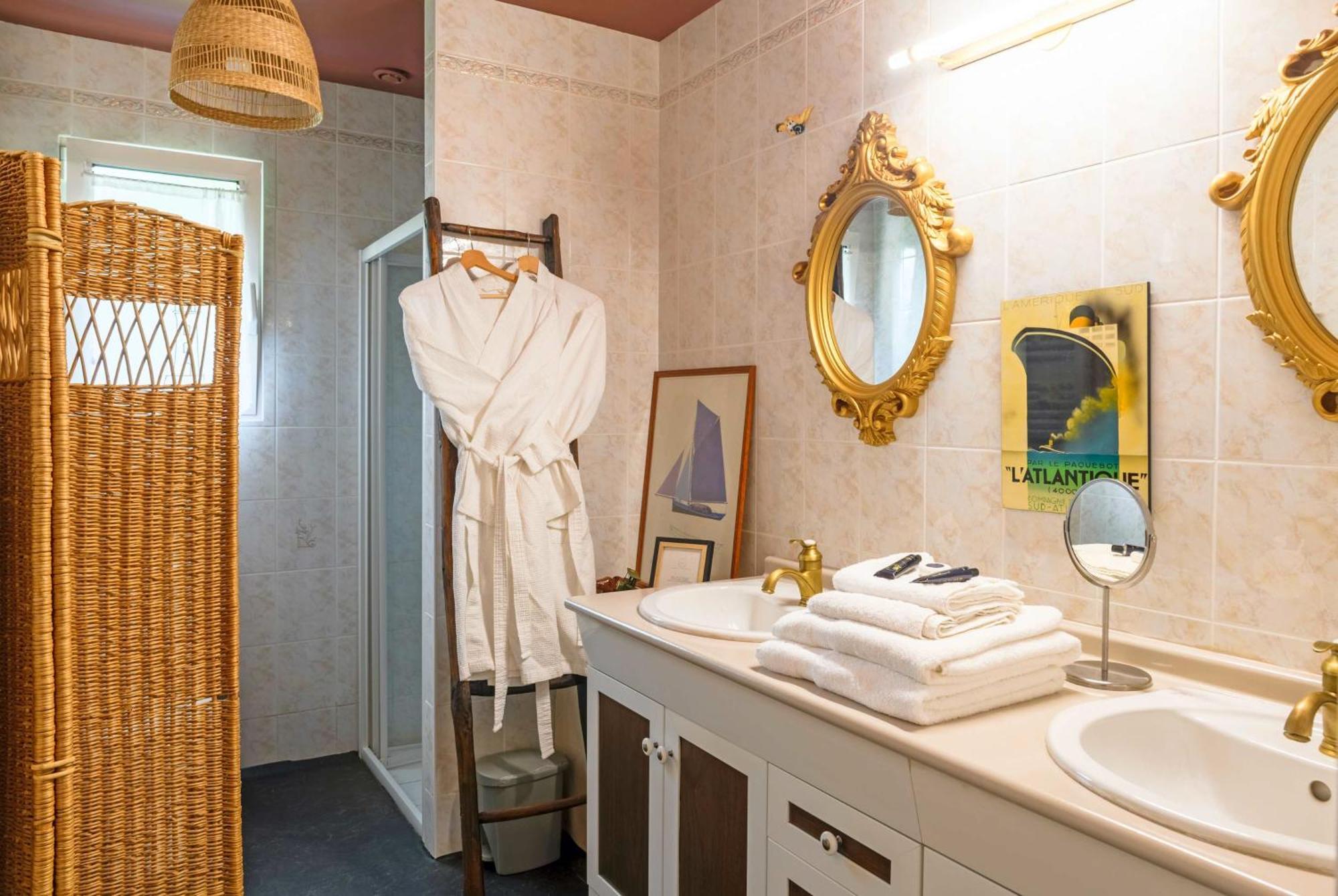 Bed and Breakfast Les Pierres Bleues Saint-Coulitz Zewnętrze zdjęcie
